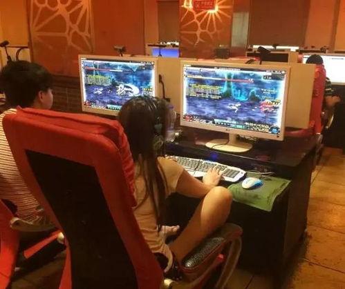 小情侣网吧吃瓜视频,小情侣吃瓜视频，甜蜜互动引网友热议