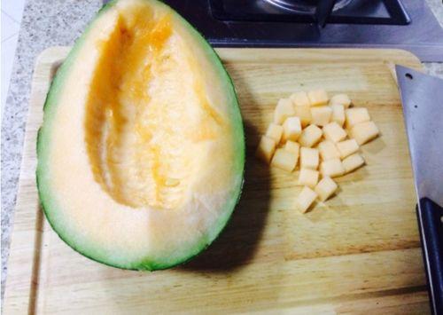 丫丫吃哈密瓜,丫丫的哈密瓜美食之旅