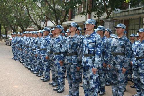 军训吊带瓜已吃,青春汗水铸就辉煌