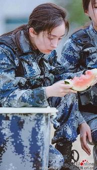 真实男人吃瓜视频,笑料百出，趣味横生