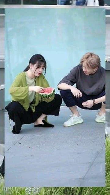 小姐姐吃瓜游戏,小姐姐们的吃瓜狂欢盛宴